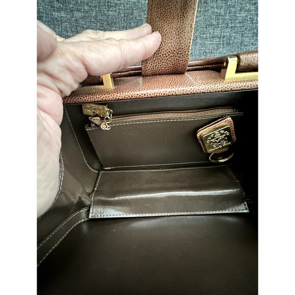 Giorgio Beverly Hills Pebbled Leather Clutch with Key Ring - Picture 5 of 9